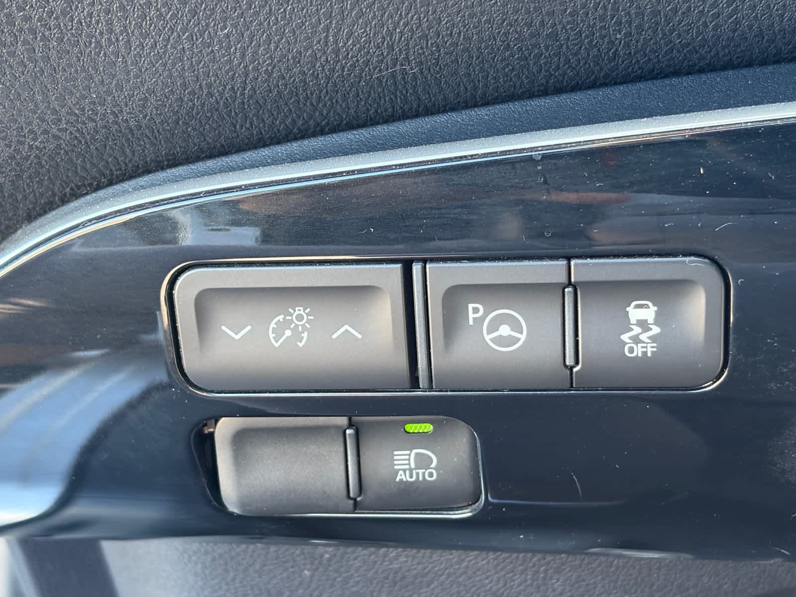 Used 2017 Toyota Prius Three Touring FWD image 7
