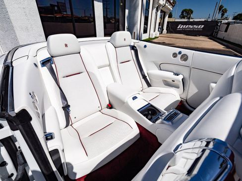 Used 2017 Rolls-Royce Dawn image 6