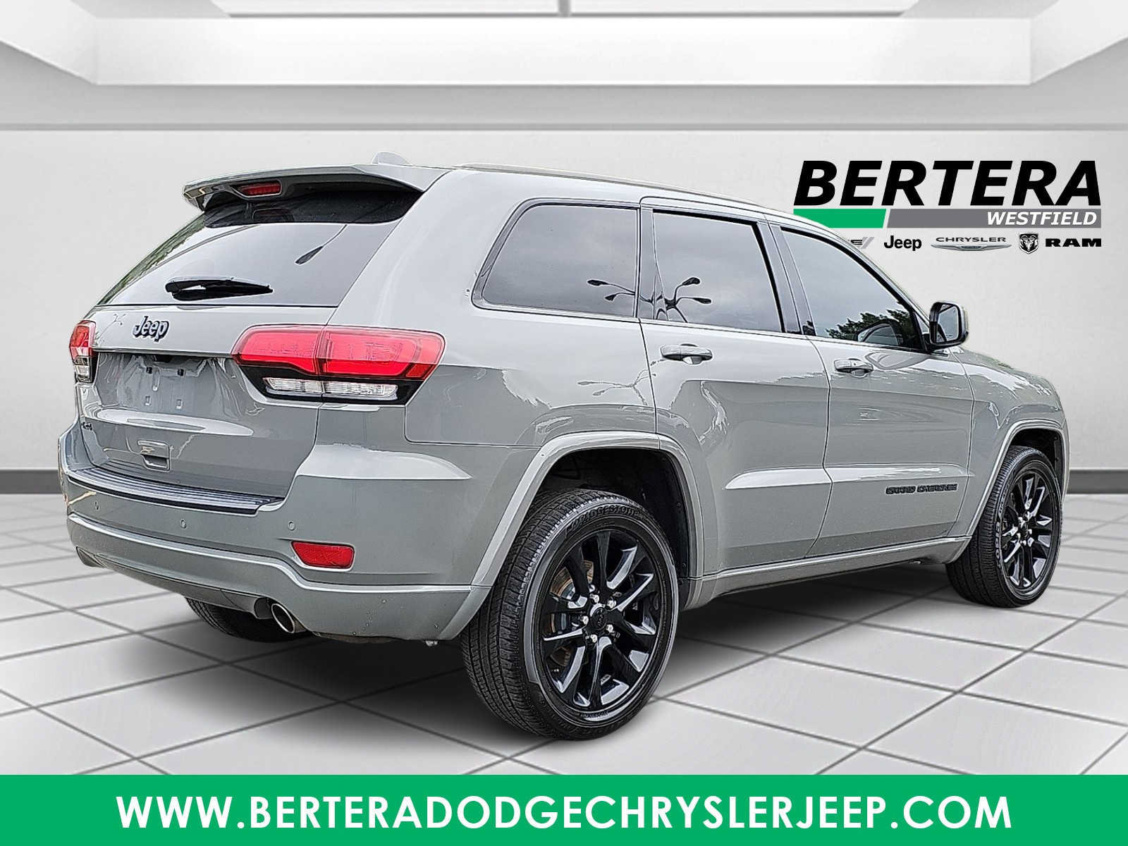 Used 2020 Jeep Grand Cherokee Altitude AWD/4WD image 6