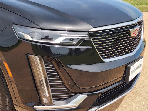 Used 2023 Cadillac XT6 Premium Luxury FWD image 12