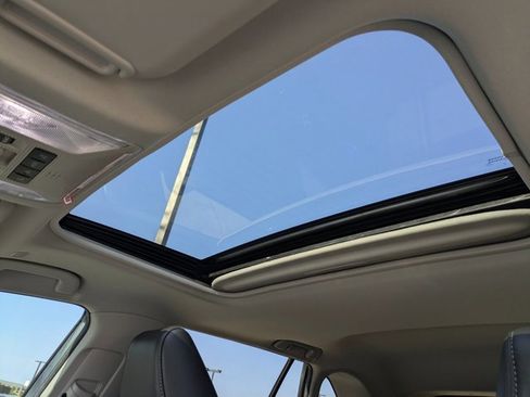 Used 2023 Toyota RAV4 XLE Premium image 16