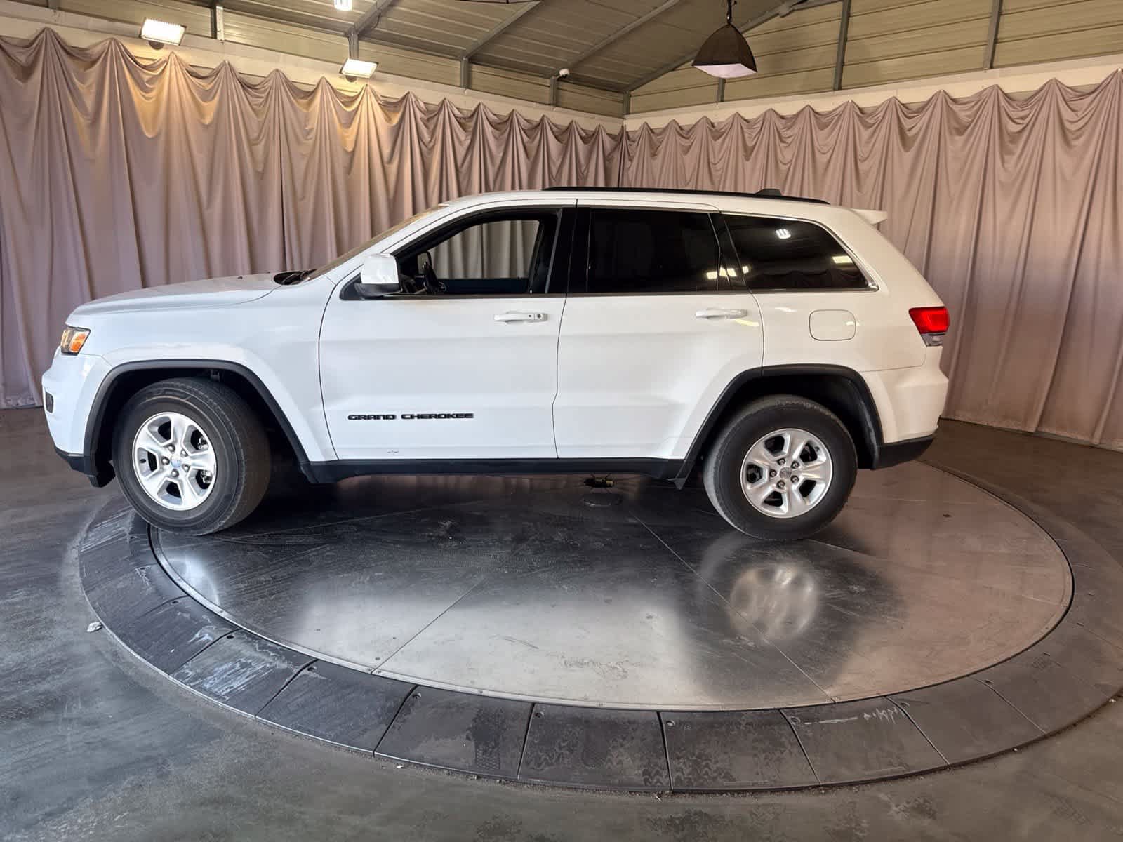 Used 2017 Jeep Grand Cherokee Laredo AWD/4WD image 8