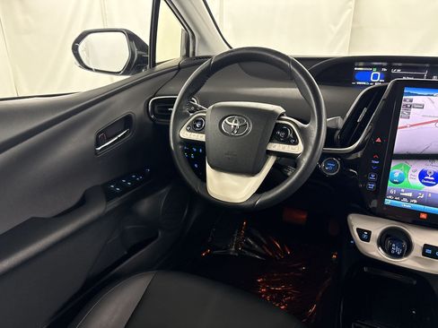 Used 2017 Toyota Prius Prime Advanced w/ Preferred Accessory Package FWD image 28