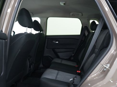 Used 2025 Nissan Rogue SV AWD/4WD image 16