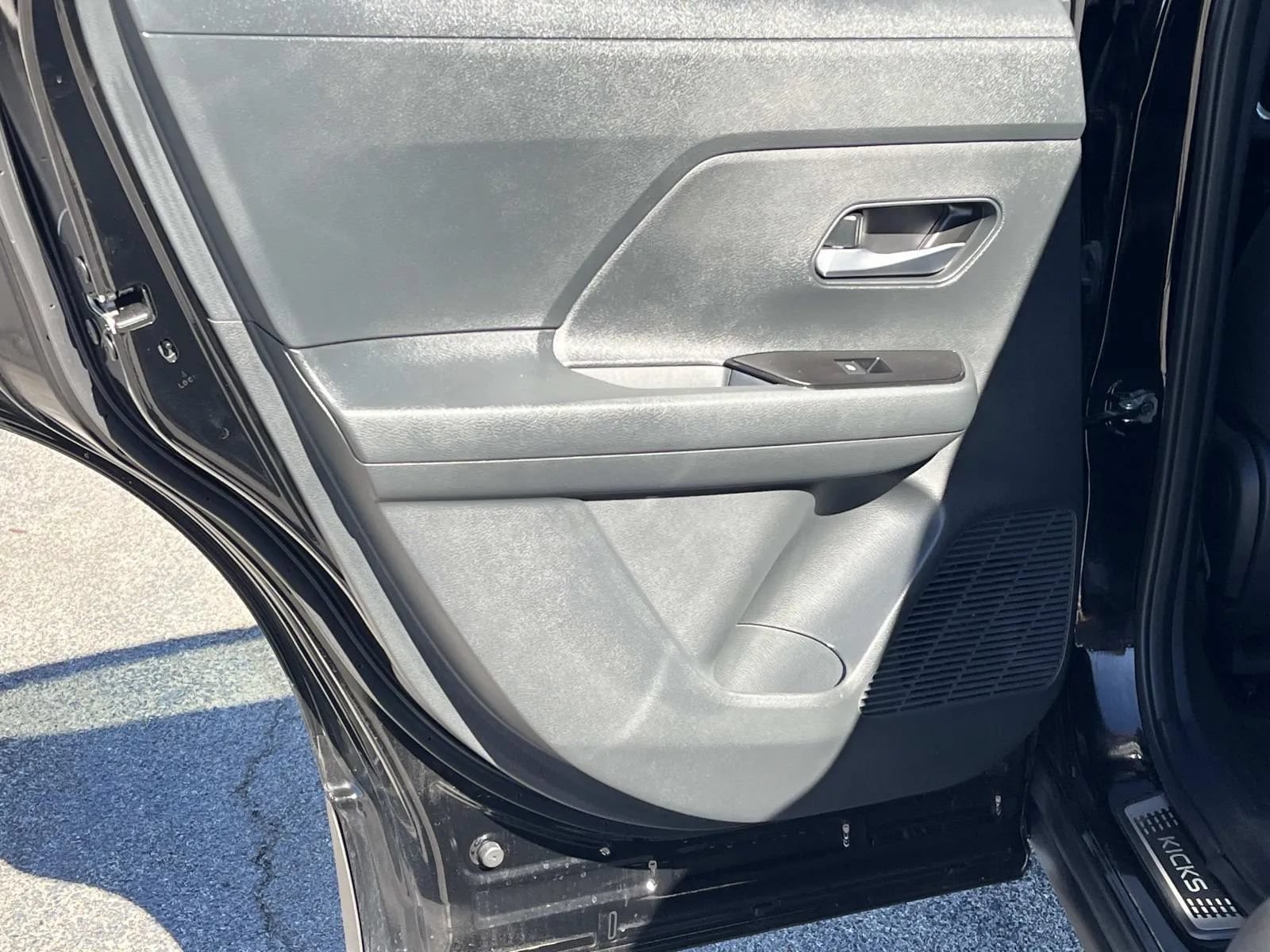 Used 2025 Nissan Kicks SV w/ Illumination Package FWD image 18