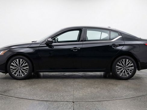 Used 2025 Nissan Altima 2.5 SV FWD image 5