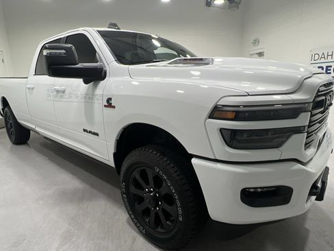 Used 2025 RAM 2500 Laramie AWD/4WD image 2