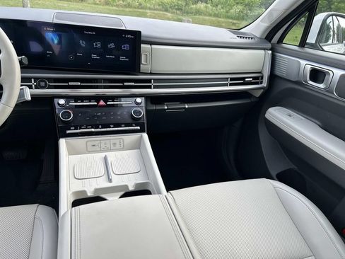 Used 2025 Hyundai Santa Fe SEL FWD image 22