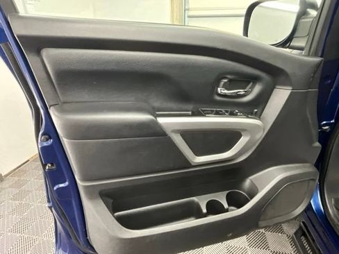 Used 2017 Nissan Titan SV AWD/4WD image 11