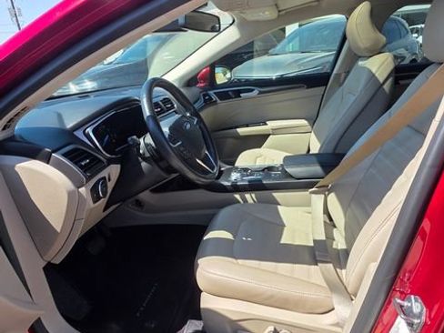 Used 2017 Ford Fusion SE w/ Fusion SE Technology Package FWD image 10