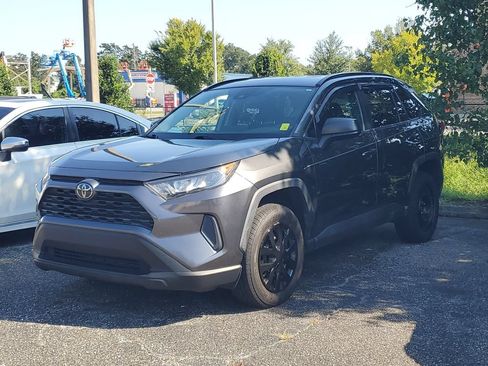 Used 2020 Toyota RAV4 LE FWD image 2