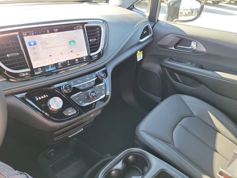 New 2026 Chrysler Pacifica Select FWD image 11