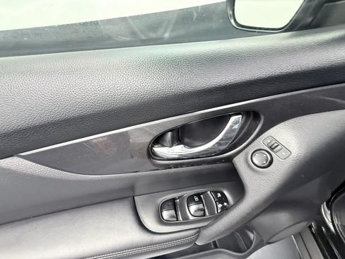 Used 2018 Nissan Rogue S FWD image 29