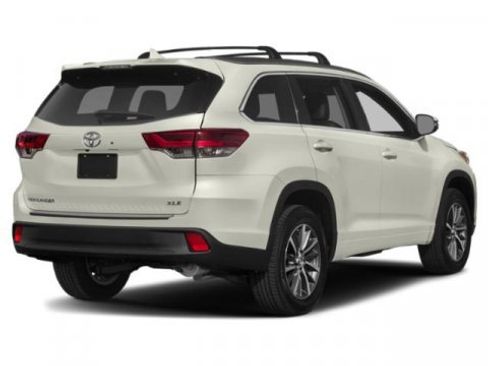 Certified 2019 Toyota Highlander XLE image 2