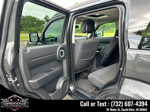 Used 2011 Dodge Nitro Heat AWD/4WD image 13