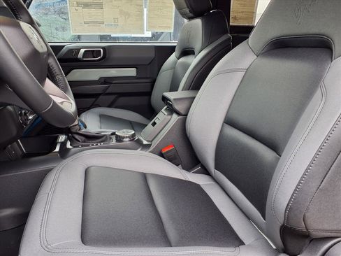 Used 2024 Ford Bronco Black Diamond w/ Sasquatch Package image 3