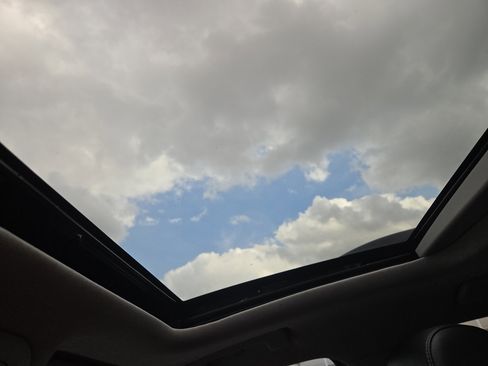 Used 2021 GMC Acadia SLT w/ Elevation Edition image 19