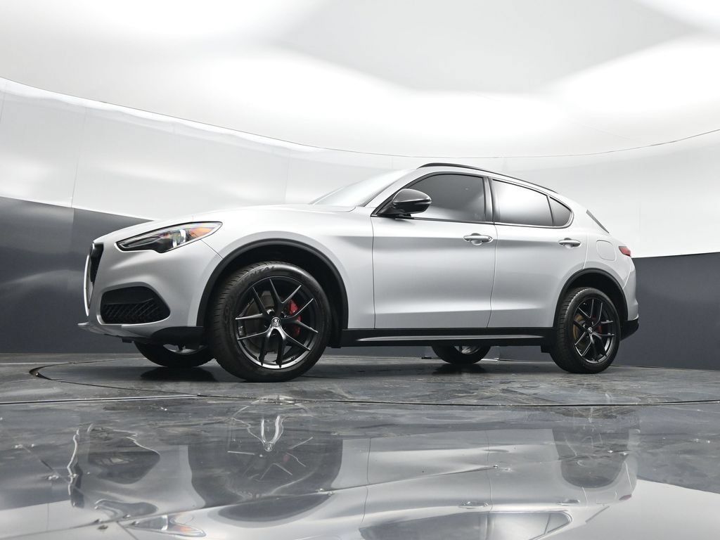 Used 2020 Alfa Romeo Stelvio w/ Nero Edizione RWD image 41