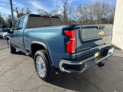 Used 2025 Chevrolet Silverado 2500 LTZ w/ LTZ Premium Package image 8