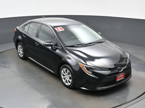 Used 2024 Toyota Corolla LE FWD image 31