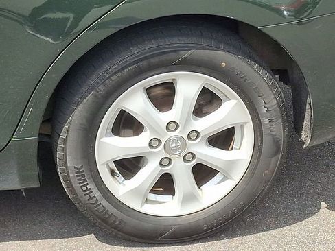 Used 2010 Toyota Camry LE FWD image 29