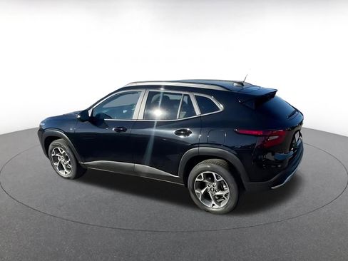 Used 2025 Chevrolet Trax LT image 10