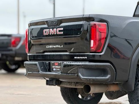 Used 2021 GMC Sierra 2500 Denali w/ Denali Black Diamond Edition AWD/4WD image 11