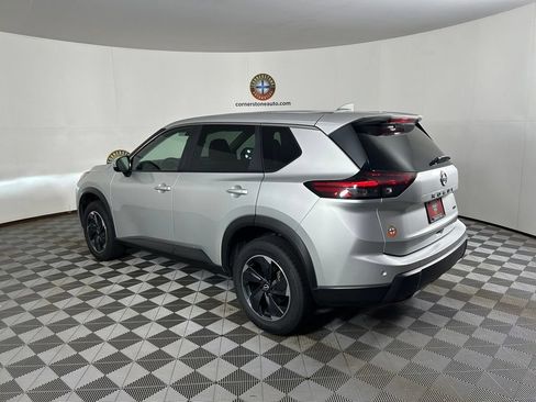 Used 2025 Nissan Rogue SV AWD/4WD image 18