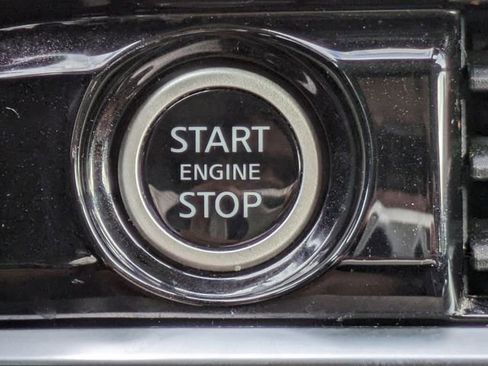 Used 2022 Nissan Pathfinder SV image 28