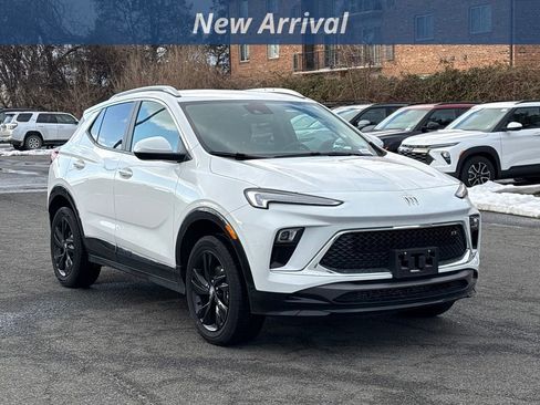 Used 2024 Buick Encore GX Sport Touring image 4