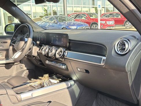 Certified 2025 Mercedes-Benz GLB 250 image 19