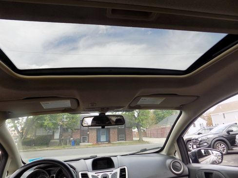 Used 2013 Ford Fiesta SE FWD image 12