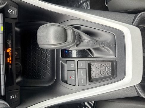 Used 2025 Toyota RAV4 XLE FWD image 21