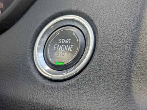 Used 2023 Cadillac XT4 Luxury w/ Cold Weather Package FWD image 33