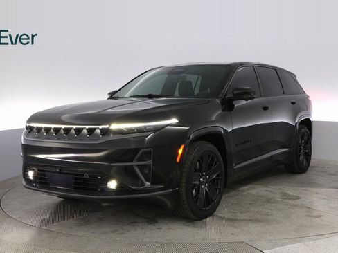 Used 2024 Jeep Wagoneer Launch Edition image 2