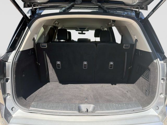 Used 2023 Nissan Pathfinder SL AWD/4WD image 17