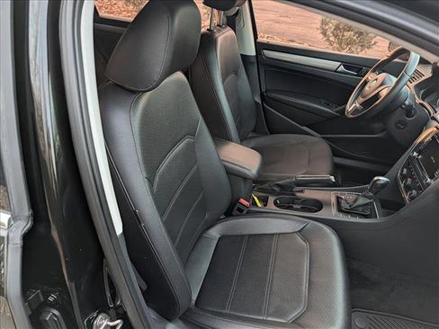 Used 2015 Volkswagen Passat 1.8T Limited Edition image 13
