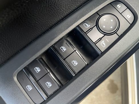 Used 2025 Nissan Pathfinder SV AWD/4WD image 13