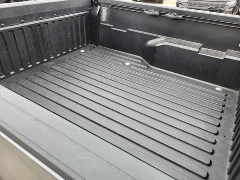 Used 2021 Toyota Tacoma SR5 w/ SR5 Appearance Package (SM) RWD image 6