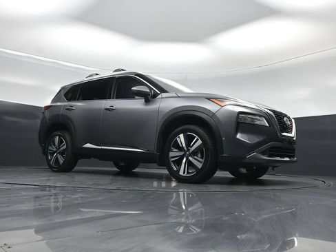 Used 2023 Nissan Rogue SL w/ SL Premium Package FWD image 3