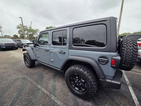 Used 2025 Jeep Wrangler Willys image 4