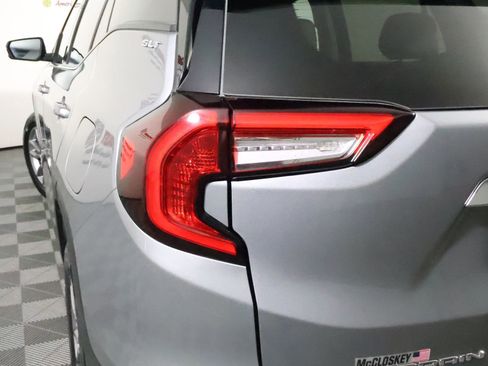 Used 2024 GMC Terrain SLT image 12