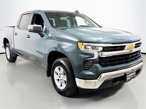Used 2025 Chevrolet Silverado 1500 LT image 3