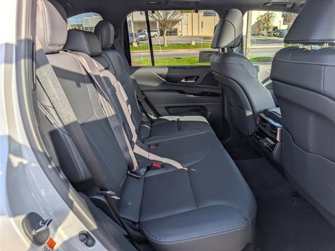 New 2026 Lexus LX 600 4WD w/ Luxury Package image 8