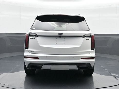 Certified 2023 Cadillac XT6 Sport w/ LPO, ONYX Package image 15