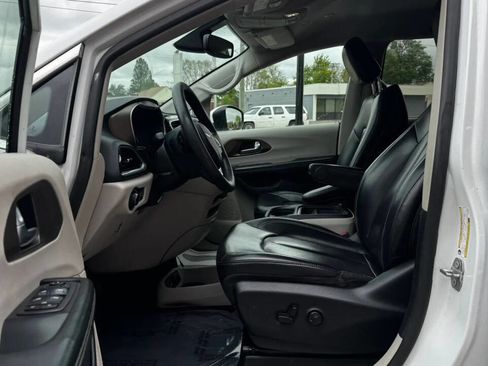 Used 2020 Chrysler Voyager Lxi FWD image 14