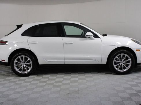 Certified 2026 Porsche Macan AWD/4WD image 8