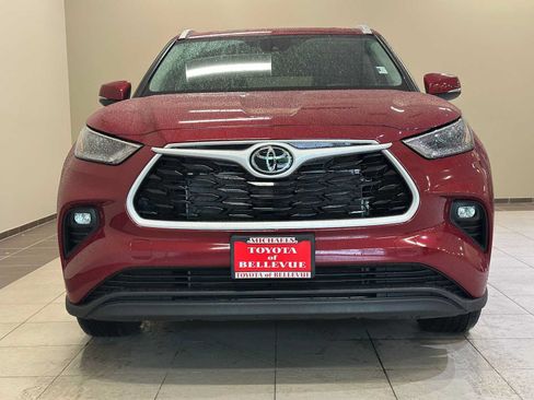 Certified 2025 Toyota Highlander XLE AWD/4WD image 6