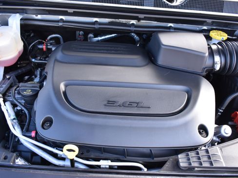 Used 2024 Chrysler Pacifica Pinnacle image 43