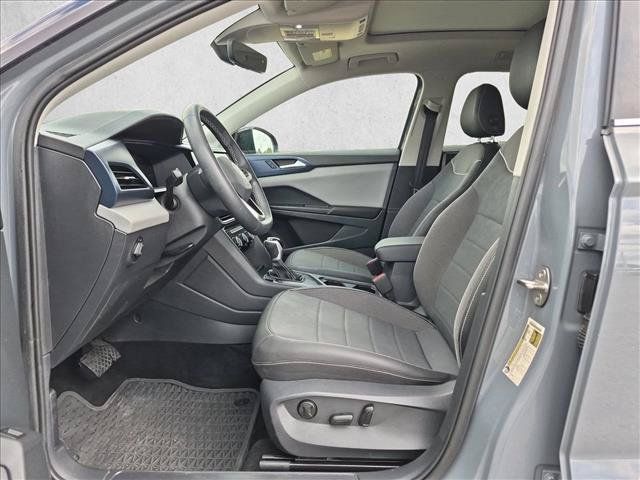 Used 2023 Volkswagen Taos SE w/ Panoramic Sunroof Package FWD image 14